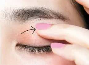 夏天这么热化什么妆好看呢？来个清新甜美妆如何