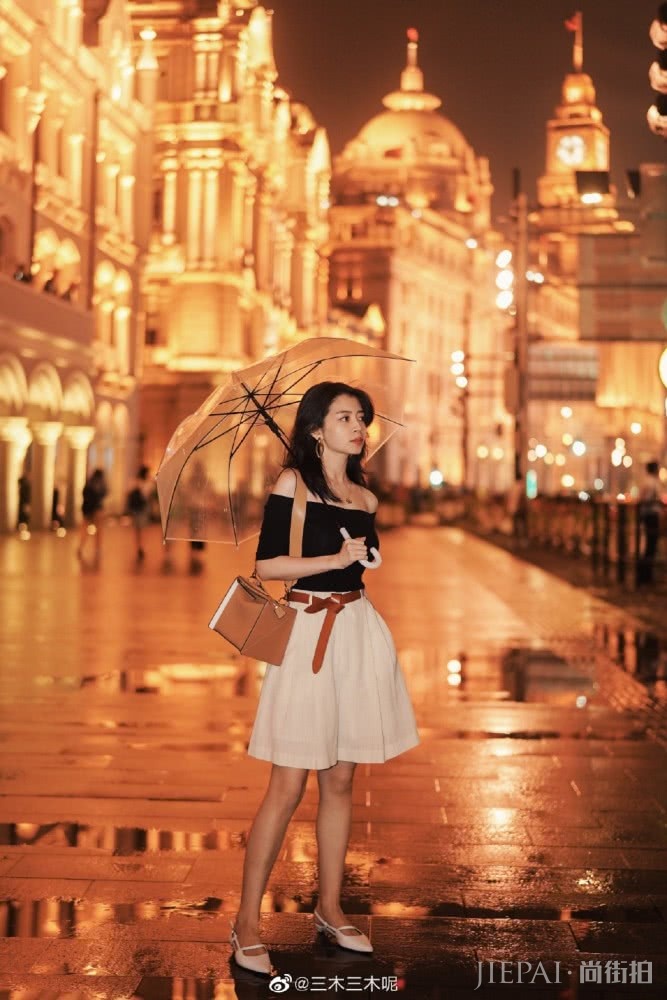 可爱小女生搭衣打扮法则,浅蓝色衬衫+白色西裤干练又时尚