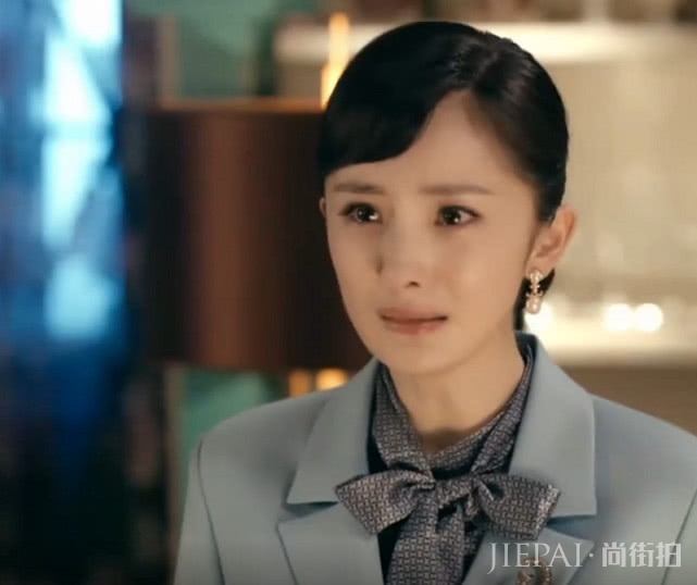 杨幂戏里哭和戏外哭,哪个让你更心疼,网友:演技真好