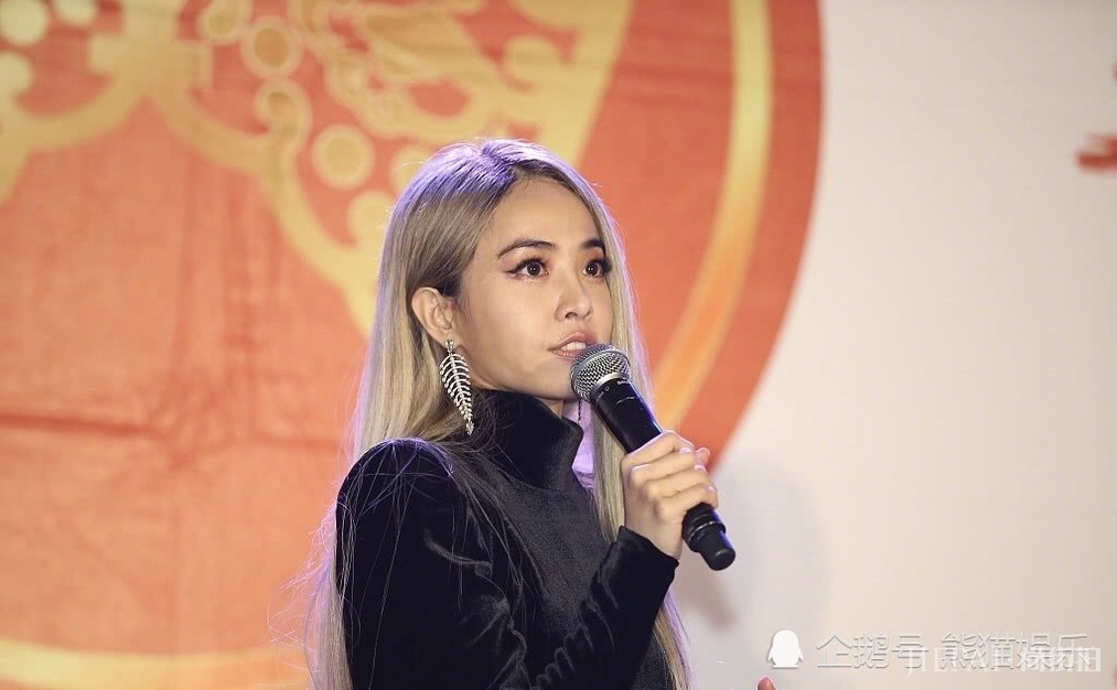 蔡依林金发黑裙A爆全场,保养超好比小8岁王若琳还年轻