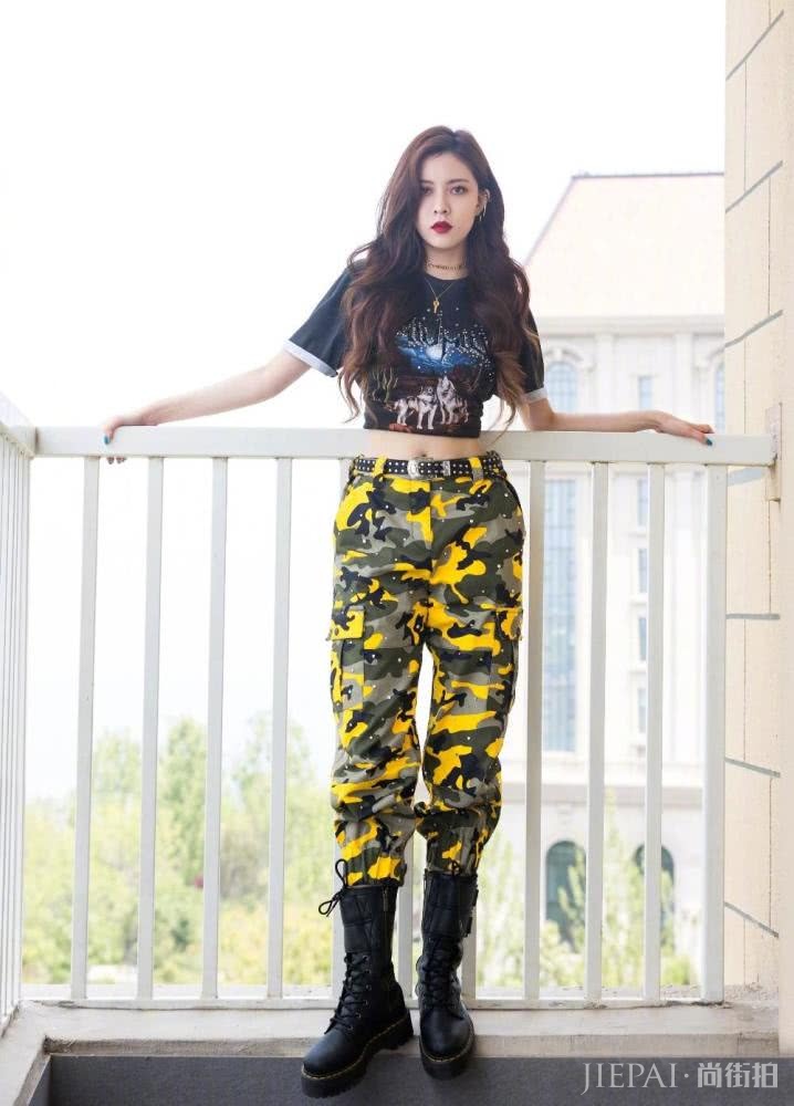 宋妍霏绿色吊带套装裙配高跟鞋,显高还秀A4腰