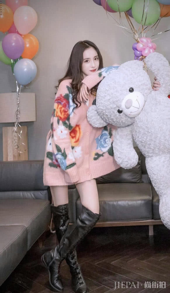 玩下身失踪还要看杨幂，街拍带货鼻祖果然不简单