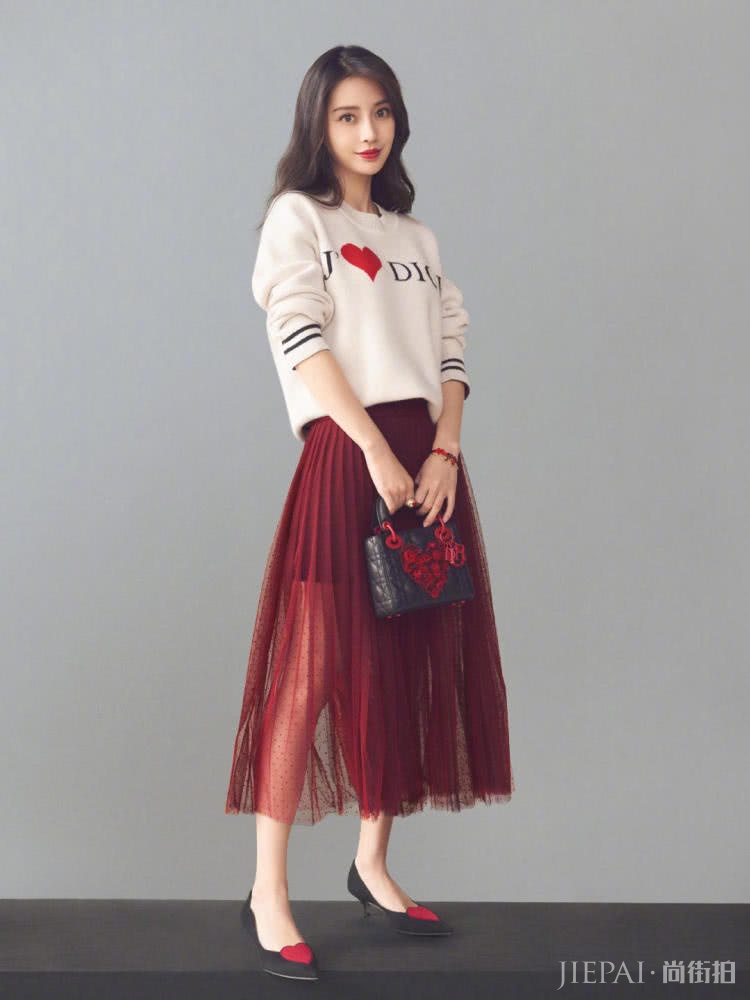 Angelababy同样搭配纱裙，风格差距却这么大？