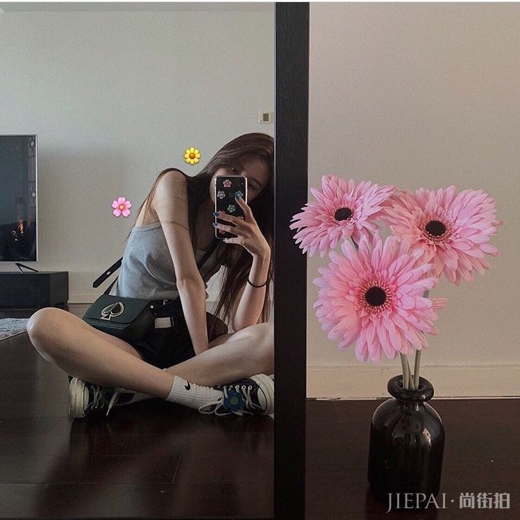 小花届新晋时尚博主 我们为你梳理了宋妍霏的穿搭秘诀