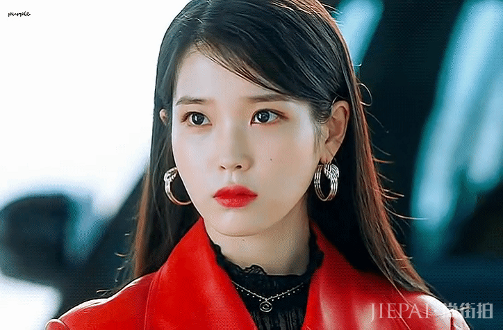 韩国演员IU登中国热搜，造型清纯魅惑堪称百变妖精