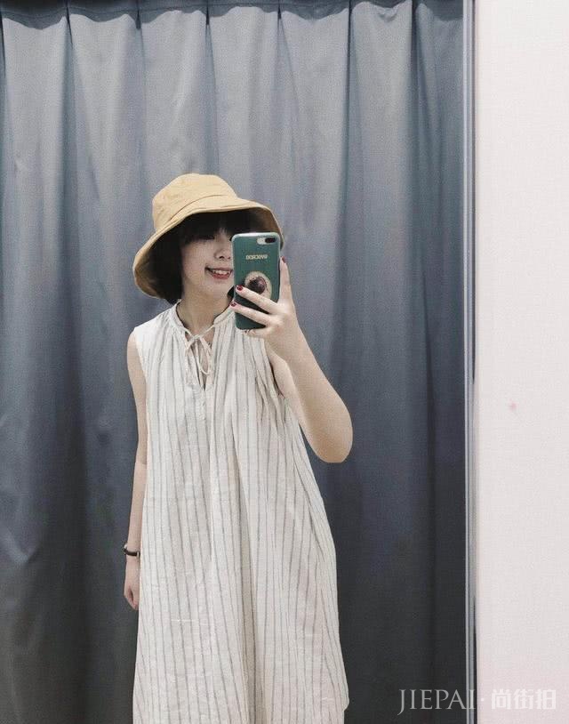 优衣库基本款连衣裙怎么穿出时尚感？