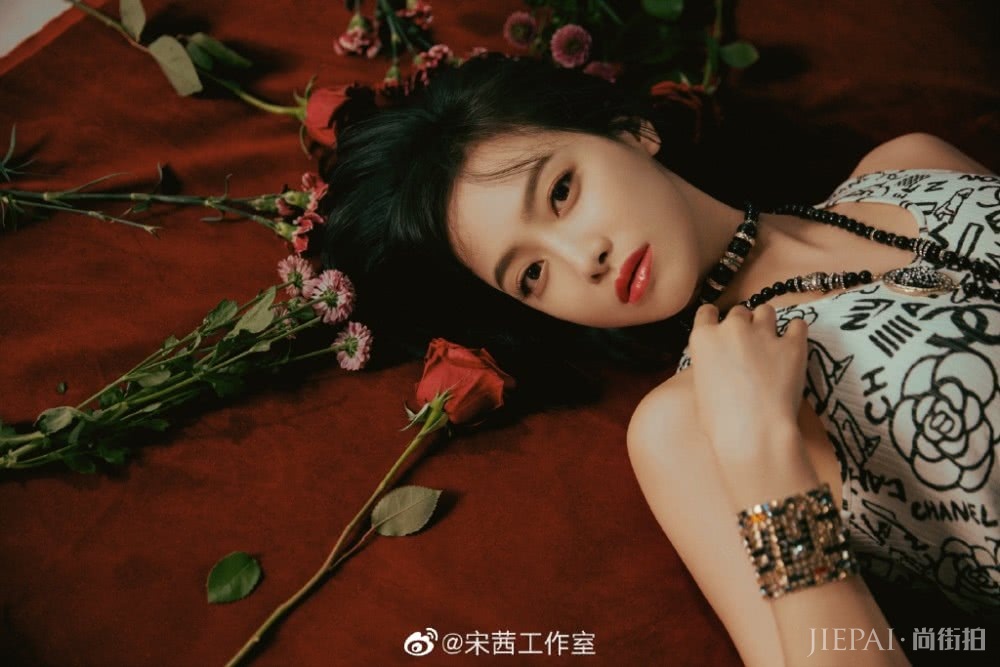 宋茜为何能成为新一代带货女王,看完她的穿搭就有答案