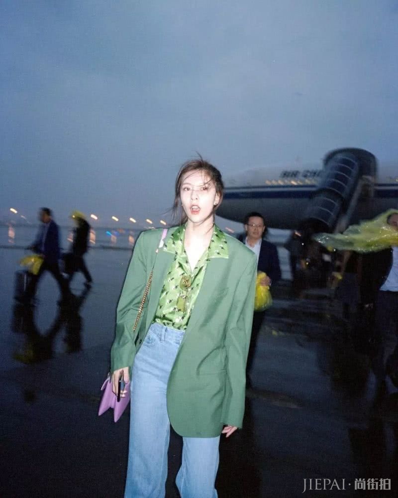 只会学泫雅穿搭?看宋妍霏穿衣打扮经了解一下