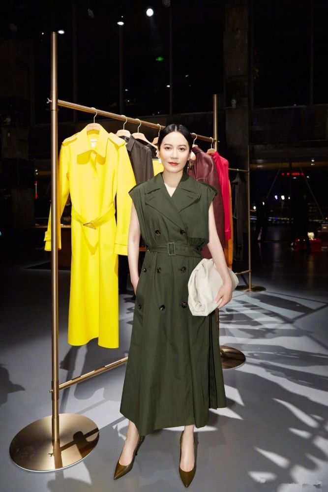 快50岁女人穿衣显气质最重要,学会这“4点”分分钟变优雅女神