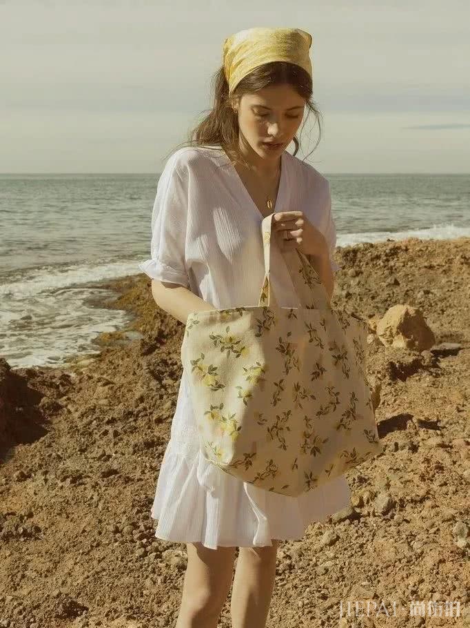 迷恋这个夏日,因为有冰淇淋和迷人的裙摆