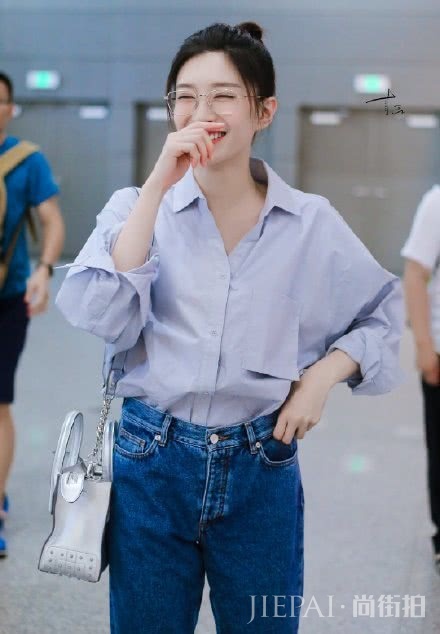 御姐如何变少女？江疏影牛油果色连衣服配流苏马尾辫简单还减龄