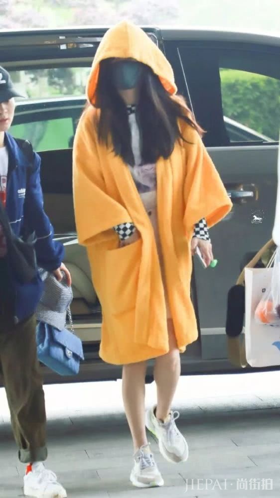 夏天露腿不好驾驶?试试这8种进阶式上衣搭配,帮你练成腿精