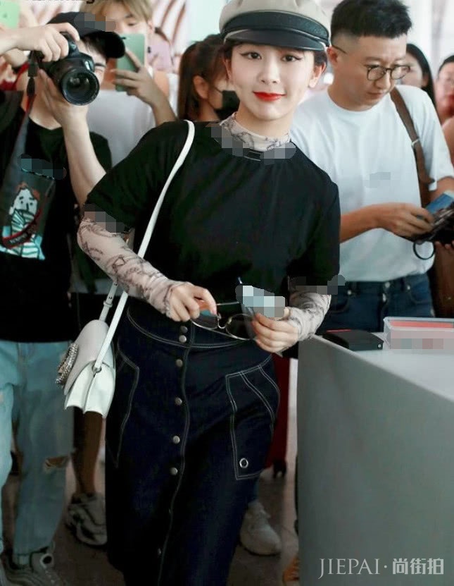 杨紫穿“花臂衫”顶贝雷帽,效果简直A到爆