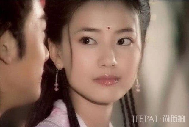 少女感如何保留?40岁冻龄女神亲身示范,高段位私服攻略赶紧收