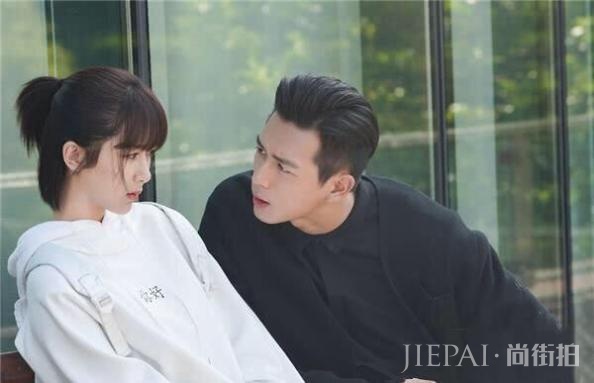 胡一天、李现两年前同剧给郑爽配戏,新剧播出后,他们已平起平坐