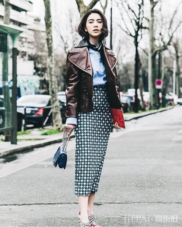 欧美街拍 诱人的铅笔裙凸显身材还好看