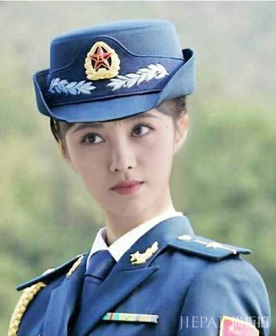就怕鞠婧祎穿军装,看清样貌后。网友:又被撩了!