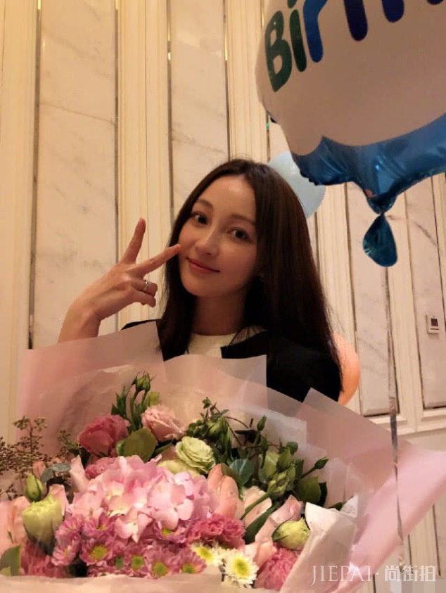 文章马伊琍离婚，姚笛之前近照被翻出带戒指外出