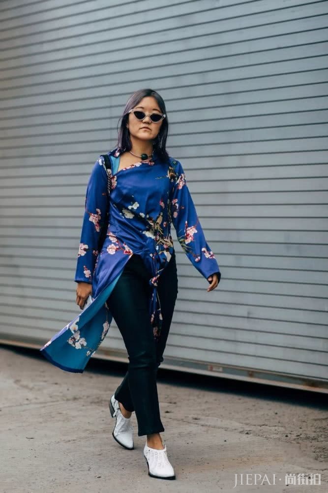 欧美街拍示范：圆脸女孩巧用猫眼墨镜显时尚