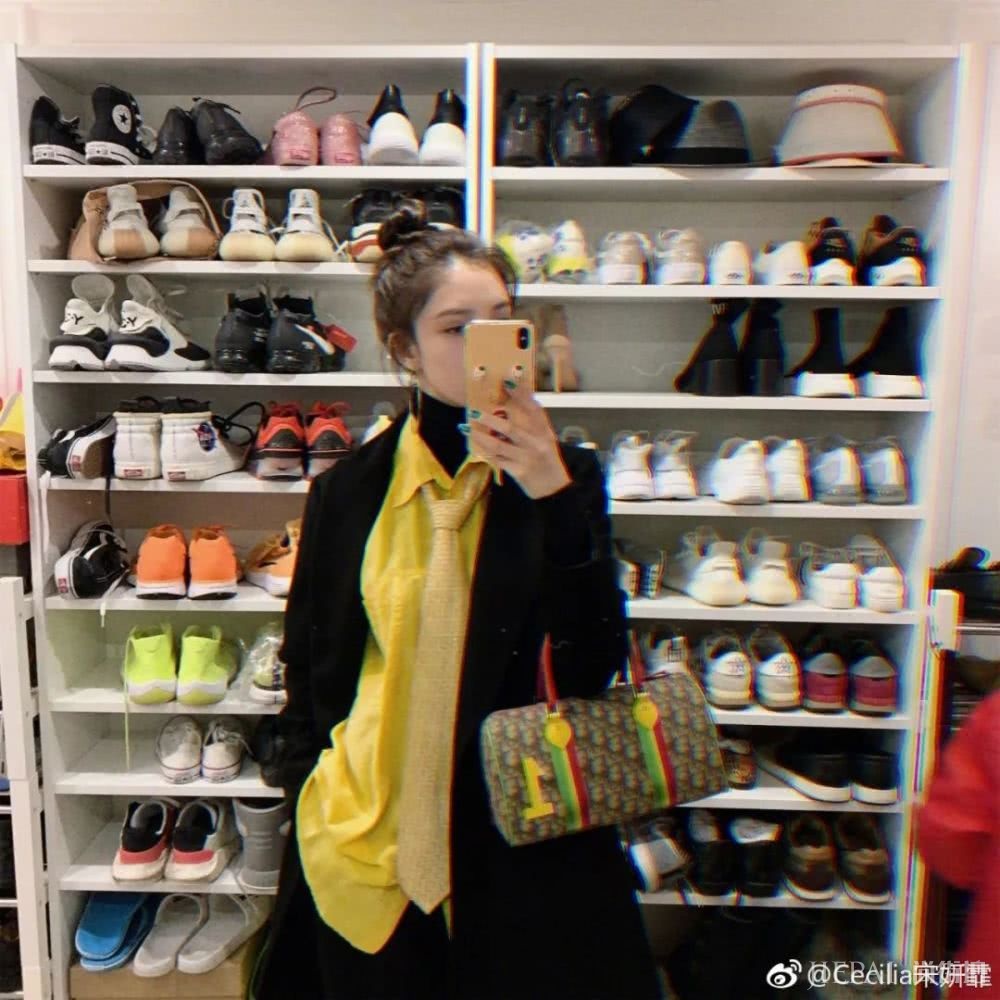 只会学泫雅穿搭?看宋妍霏穿衣打扮经了解一下