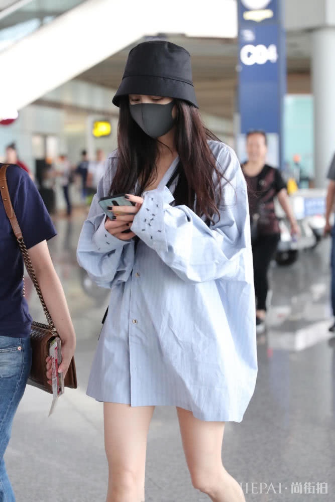 玩下身失踪还要看杨幂，街拍带货鼻祖果然不简单