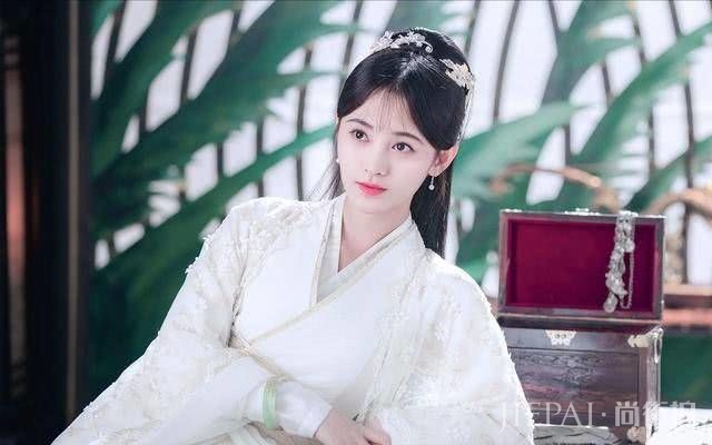 就怕鞠婧祎穿军装,看清样貌后。网友:又被撩了!