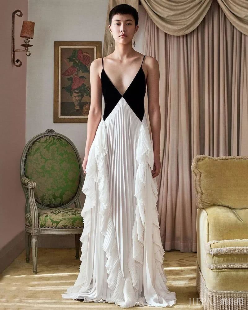 学会这6组黑白配色搭配，让你逆袭成女神