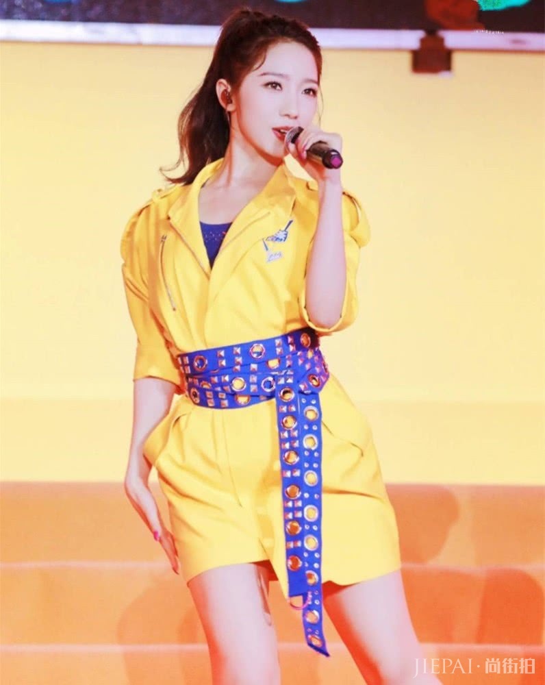 匡威已经过时,今年流行孟美岐的“猪肝靴”