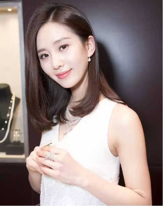 40岁的女人一定要注重发型，试试这几种，不仅舒服还“减龄”