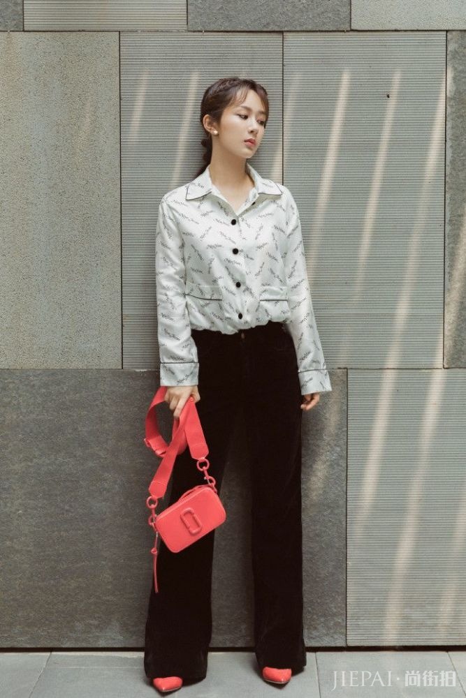 杨紫穿“花臂衫”顶贝雷帽,效果简直A到爆