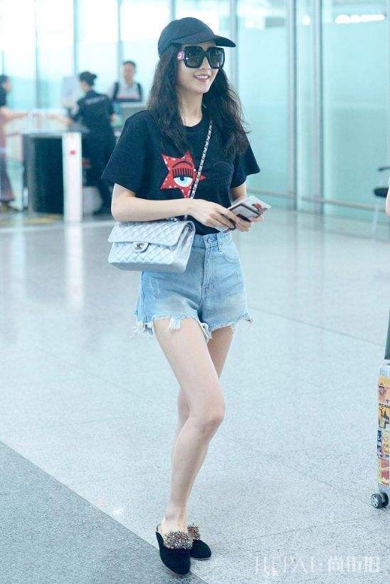 夏天穿凉鞋有晒痕,换上穆勒鞋舒适凉爽显气质