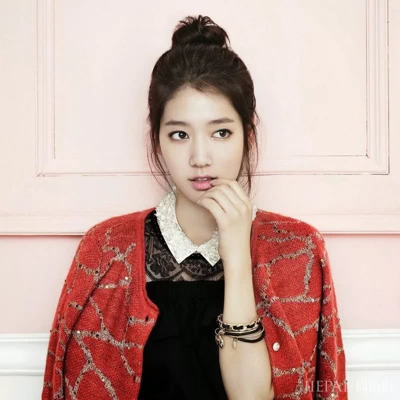 别说丸子头显脸大了，学lisa这么扎清爽时尚秒变女神！