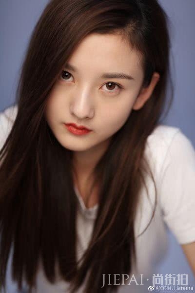 锥子脸已经开始不流行了?现在的95后小花大多都是小肉脸