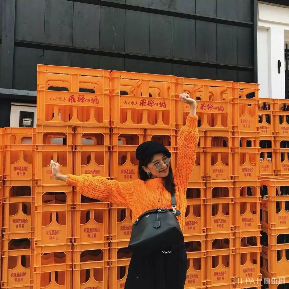 这个夏天给世界一点颜色？快来学这些色彩穿搭法则吧