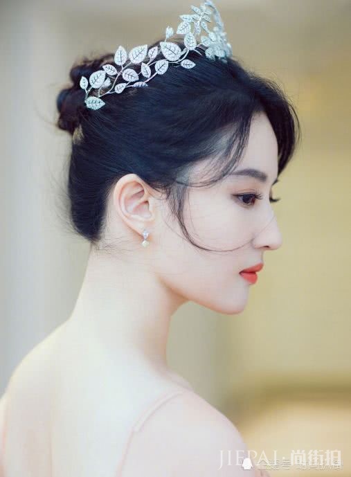 刘亦菲穿裸粉纱裙高级大气，不愧是娱乐圈中的极品美貌