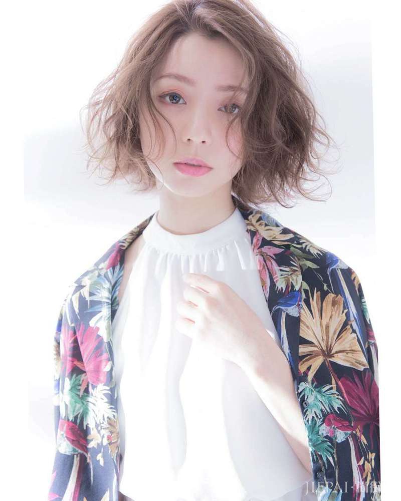 烫短发冷烫好还是热烫好？爱烫发的女生了解一下，免得被误导