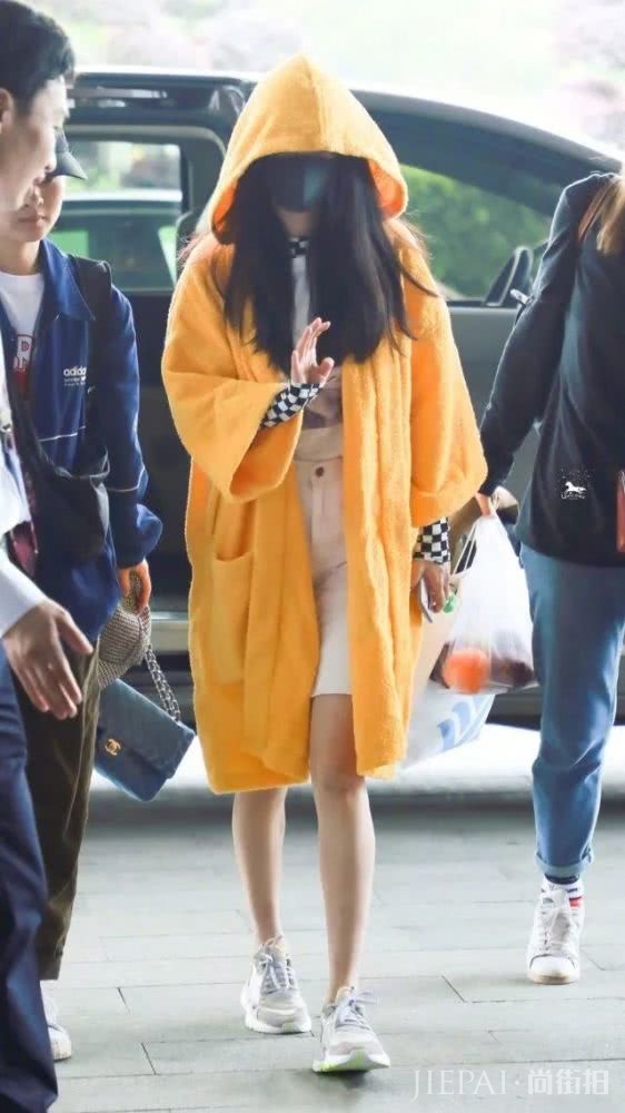 夏天露腿不好驾驶?试试这8种进阶式上衣搭配,帮你练成腿精