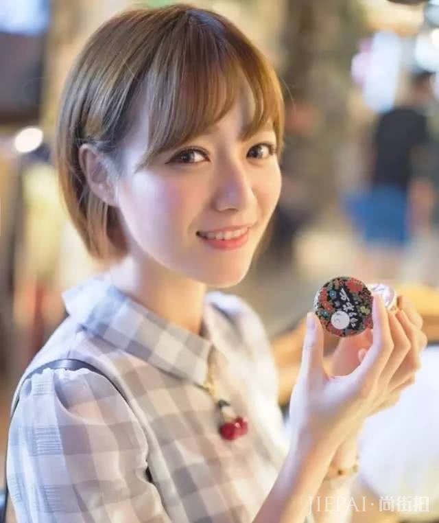 “遮得住大额头，修得了长脸”这发型真绝