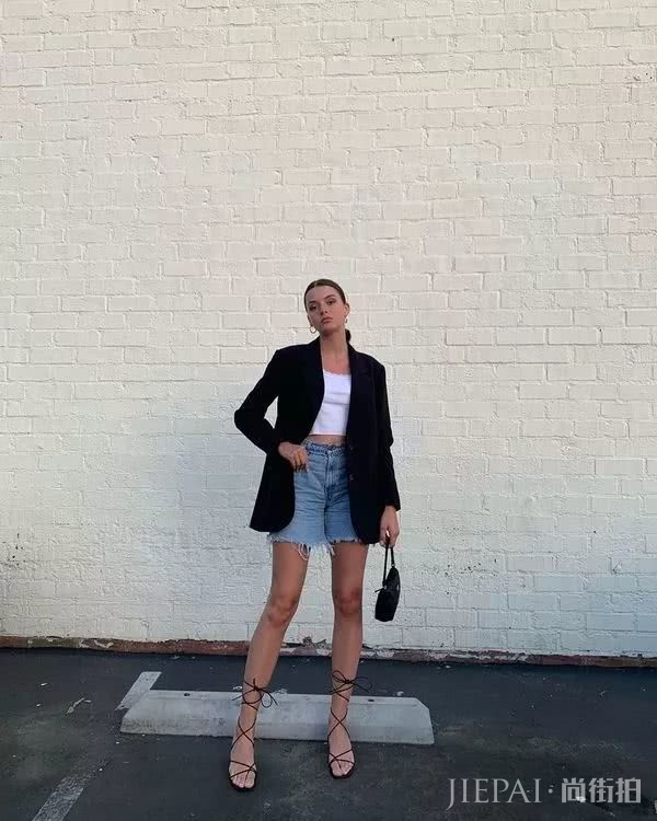 没其他原因，这位法国时尚博主穿衣好看全是因为“颜美人瘦”四个字