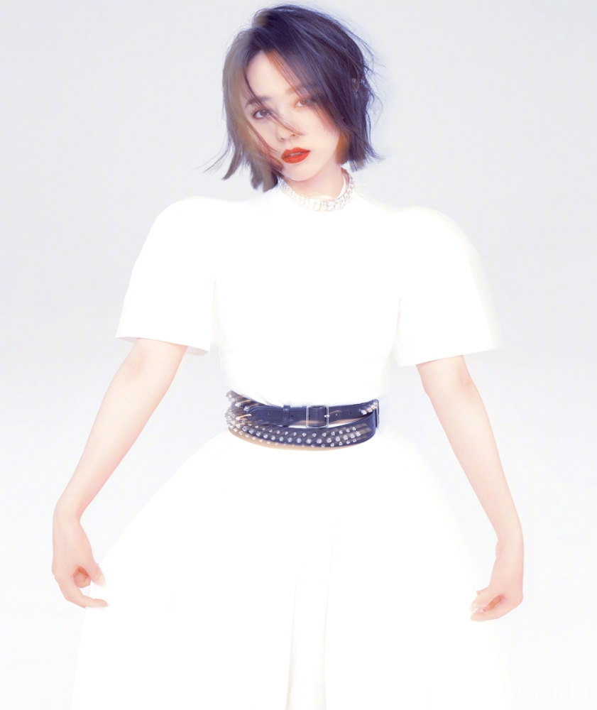 张靓颖换了短发,时尚干练又不失女人味