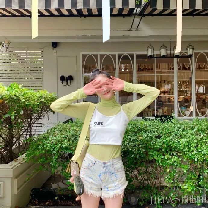 没错，这就是你想要的显白牛油果绿穿搭指南