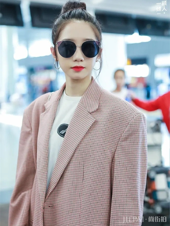 火箭少女集体现身机场，11套造型各有风格到底谁更有范？