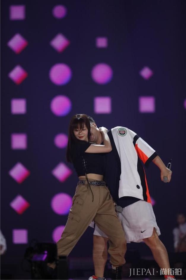 杜海涛搂腰索吻,沈梦辰害羞躲避:彩排而已,要不要这么甜?