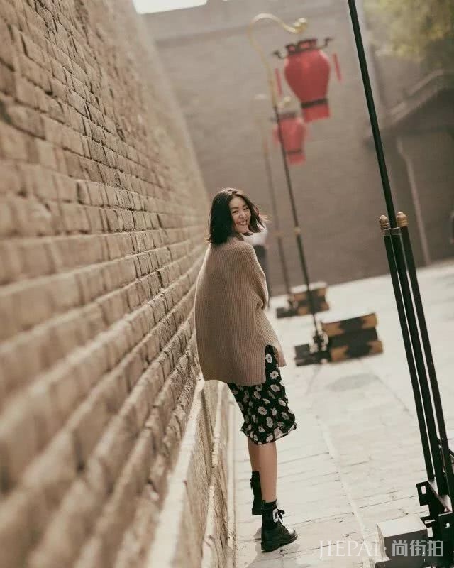 夏天学刘雯穿黑皮靴，初秋天气穿潮范十足