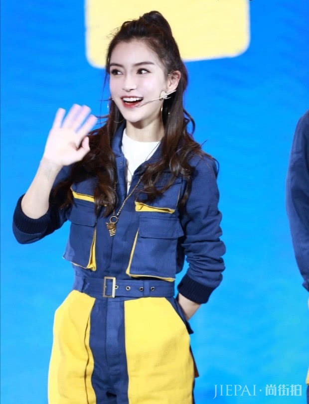 19年还穿A型裙？试试杨颖叠叠裙，显高还时髦