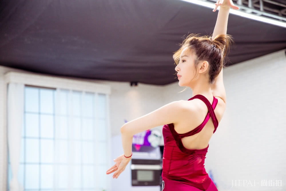 同样的发型，毛晓彤打理出的8款发型适合各种场合