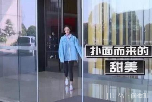 杨幂被门夹到手,下意识喊出他的名字,粉丝:暴露了真感情!