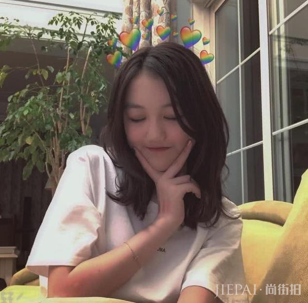 李亚鹏女朋友晒九宫格写真,穿礼服露小蛮腰,优雅知性尽显熟女风
