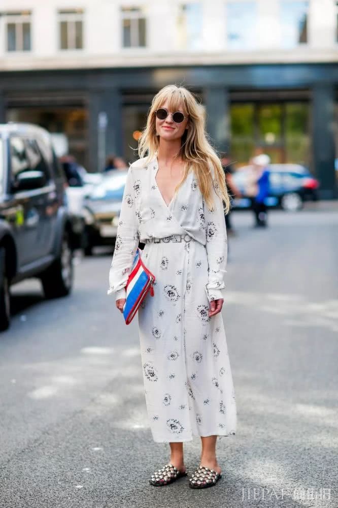 一条连衣裙解锁夏日N种时髦搭配