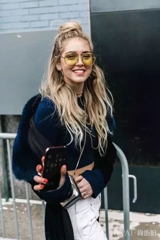 别说丸子头显脸大了，学lisa这么扎清爽时尚秒变女神！